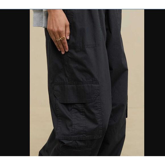 NWT Aerie Easiest Cargo Pant in black size XS pull-on high rise baggy - Picture 4 of 13